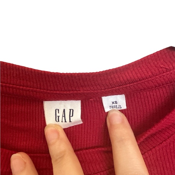 GAP Ribbed Short Sleeve Crewneck Top – Red, XS - Picture 2 of 3